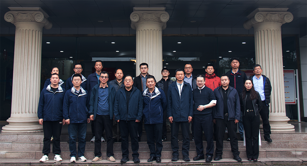 國(guó)鐵集團(tuán)專家組蒞臨維博公司考察調(diào)研