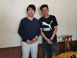 經(jīng)紀(jì)人陳星與郎朗合影